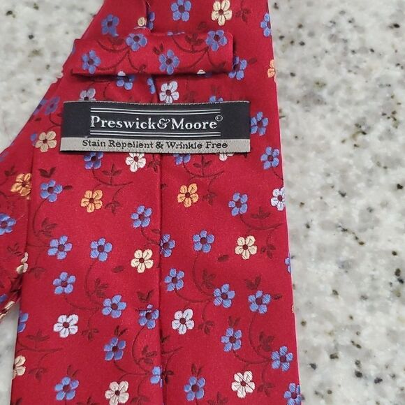 Presswick & Moore Red Floral Handmade Silk Tie - Picture 4 of 4